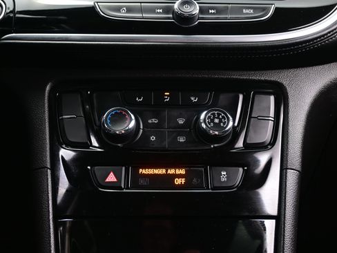 Used 2021 Buick Encore Preferred FWD image 21