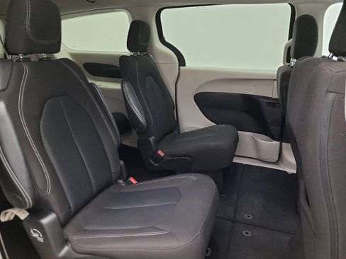 Used 2022 Chrysler Voyager LX FWD image 19