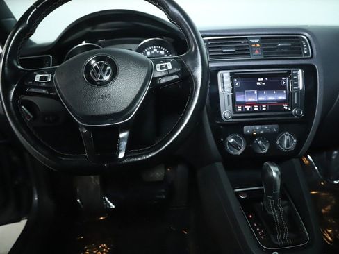 Used 2016 Volkswagen Jetta Sport image 35