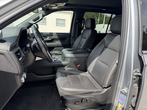 Used 2023 GMC Yukon XL SLT AWD/4WD image 13