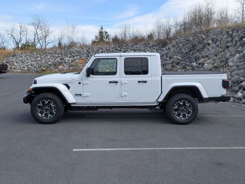 New 2026 Jeep Gladiator Sport image 8