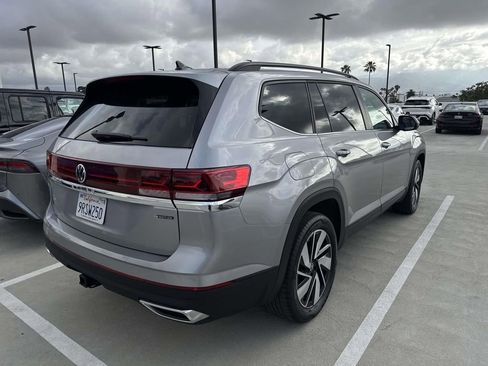 Used 2025 Volkswagen Atlas SE AWD/4WD image 12
