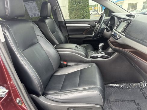 Used 2018 Toyota Highlander XLE FWD image 17