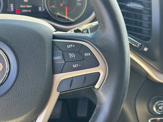 Used 2016 Jeep Cherokee Latitude AWD/4WD image 20