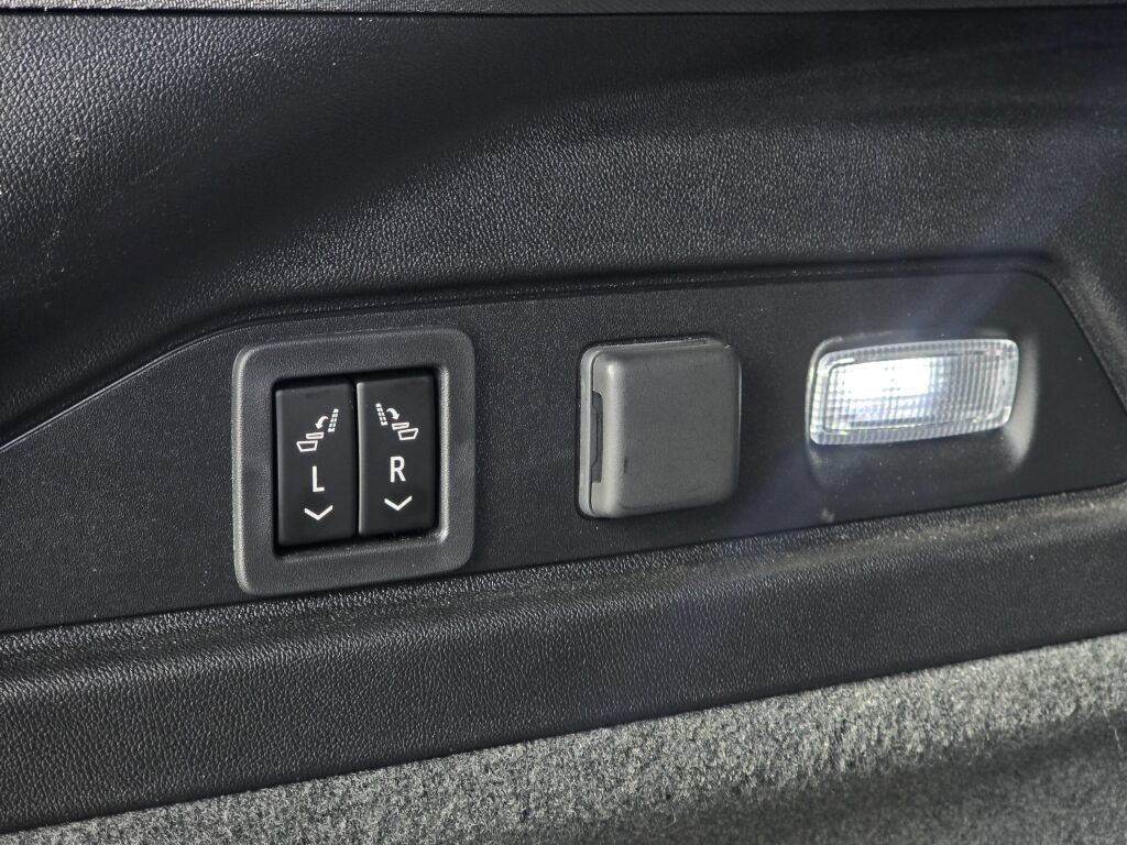 Used 2024 Cadillac Lyriq Sport AWD/4WD image 22