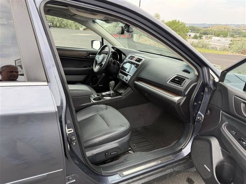 Used 2017 Subaru Outback 2.5i Limited AWD/4WD image 10