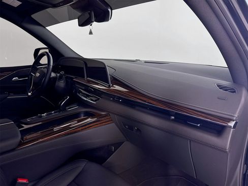 Used 2024 Cadillac Escalade Luxury image 31