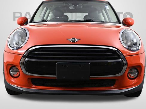 Used 2019 MINI Cooper 2-Door Hardtop w/ Signature Upholstery Package image 2
