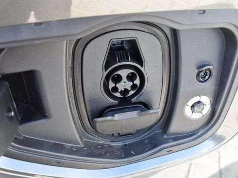 Used 2025 Ford F150 Lightning Lariat AWD/4WD image 30