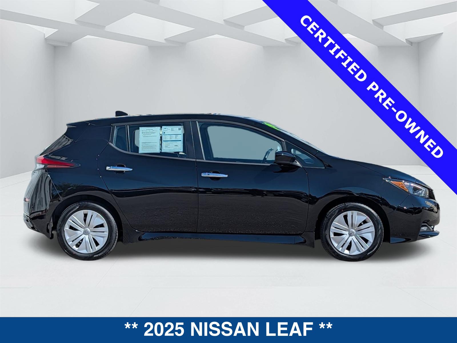 Used 2025 Nissan Leaf S FWD image 4