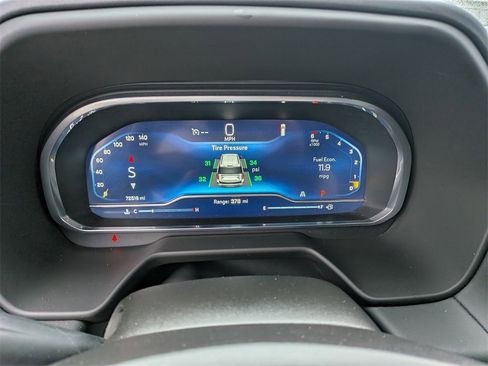 Used 2023 Chevrolet Suburban Premier image 16