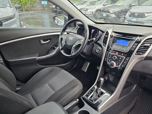 Used 2016 Hyundai Elantra GT w/ Option Group 02 FWD image 10