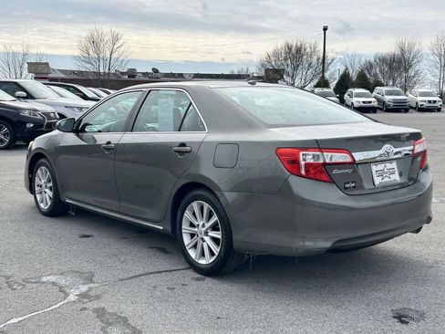 Used 2012 Toyota Camry XLE w/ Leather Pkg image 32