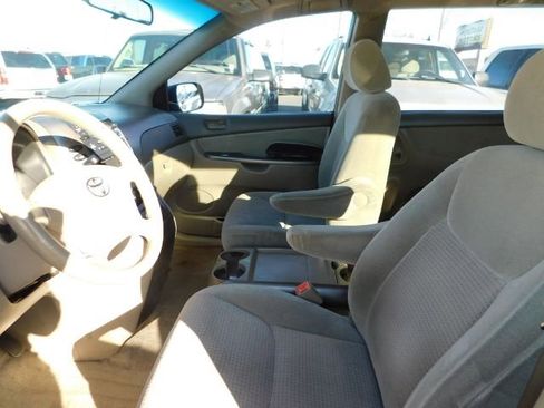 Used 2007 Toyota Sienna CE image 9