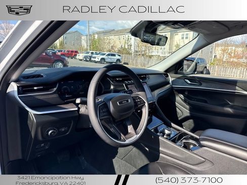 Used 2023 Jeep Grand Cherokee L Limited w/ Luxury Tech Group II AWD/4WD image 4