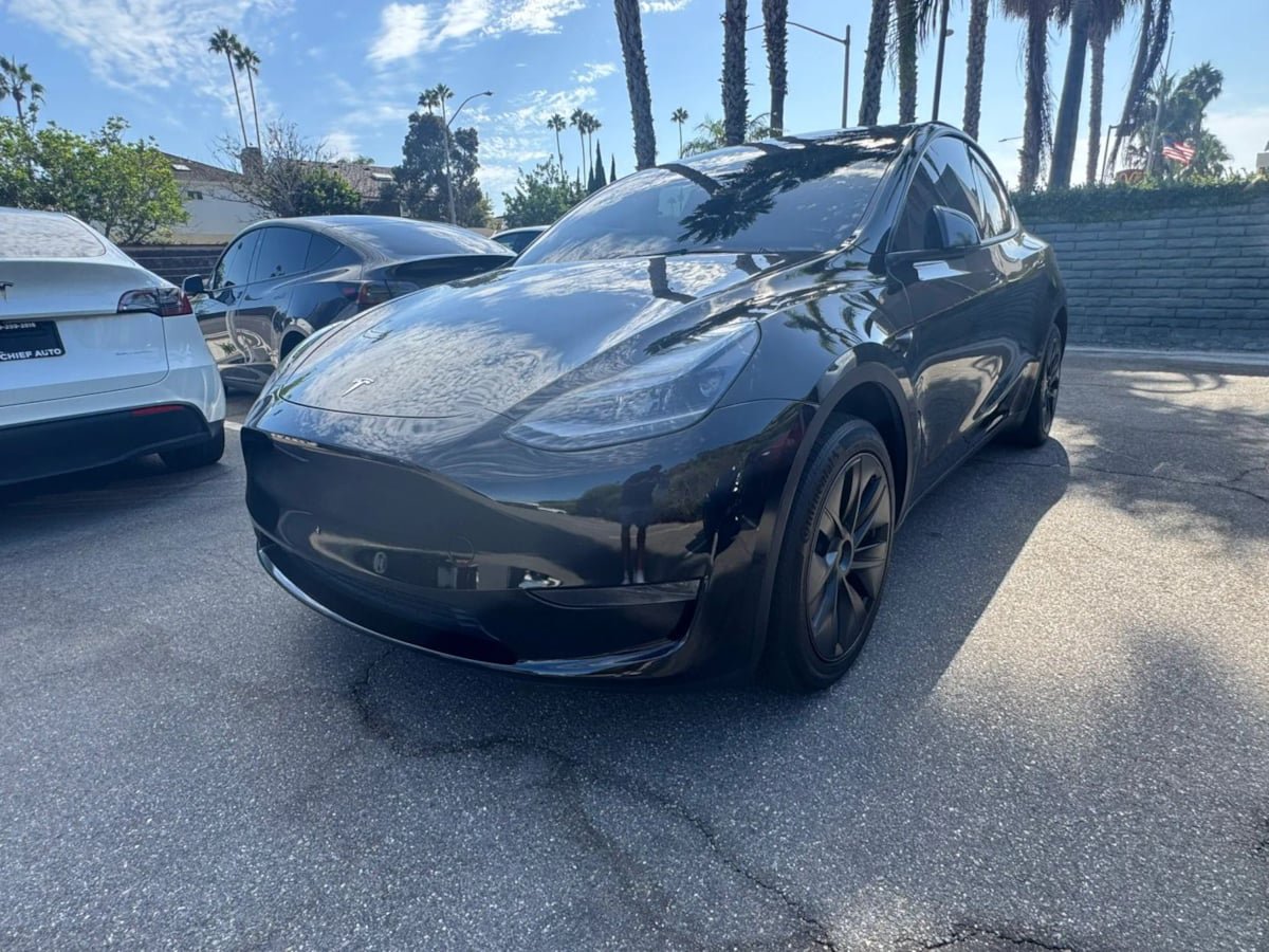 Used 2025 Tesla Model Y Long Range RWD image 10