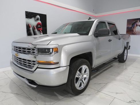 Used 2018 Chevrolet Silverado 1500 Custom w/ Custom Value Package image 7