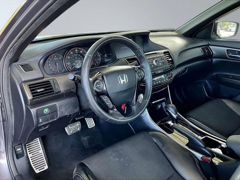Used 2017 Honda Accord Sport image 14
