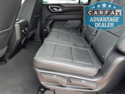 Certified 2024 Chevrolet Suburban LT RWD image 7