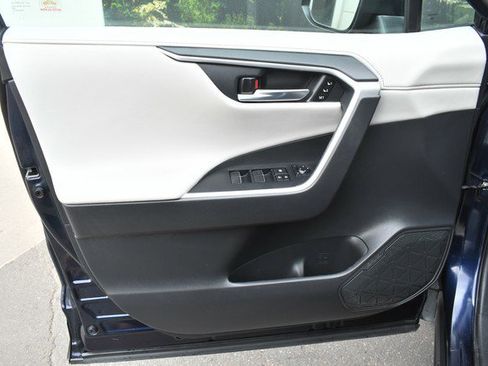 Used 2020 Toyota RAV4 Limited image 13