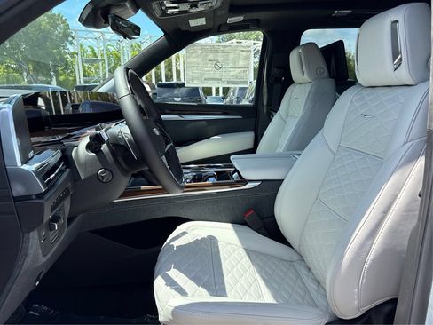 New 2026 Cadillac Escalade ESV Platinum Sport AWD/4WD image 9
