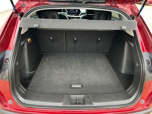 Used 2024 Chevrolet Trax LT w/ Sunroof Package image 17