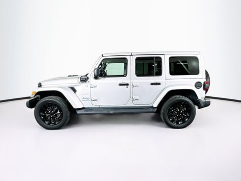 Used 2023 Jeep Wrangler Unlimited Sahara AWD/4WD image 4