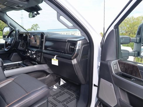 Used 2025 Ford F450 Lariat image 60