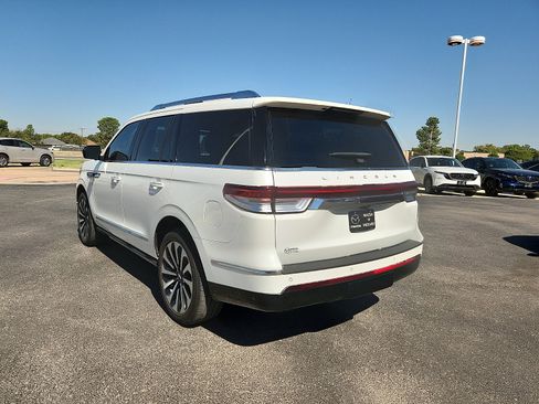 Used 2023 Lincoln Navigator Reserve AWD/4WD image 4