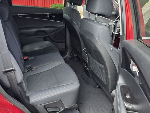 Used 2017 Kia Sorento FWD w/ LX Convenience Package image 12