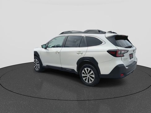 Used 2025 Subaru Outback Premium image 6