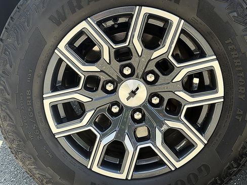 Used 2023 Chevrolet Colorado Z71 w/ Advanced Trailering Package AWD/4WD image 8