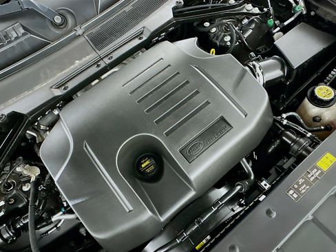 Used 2023 Land Rover Defender 130 SE image 34