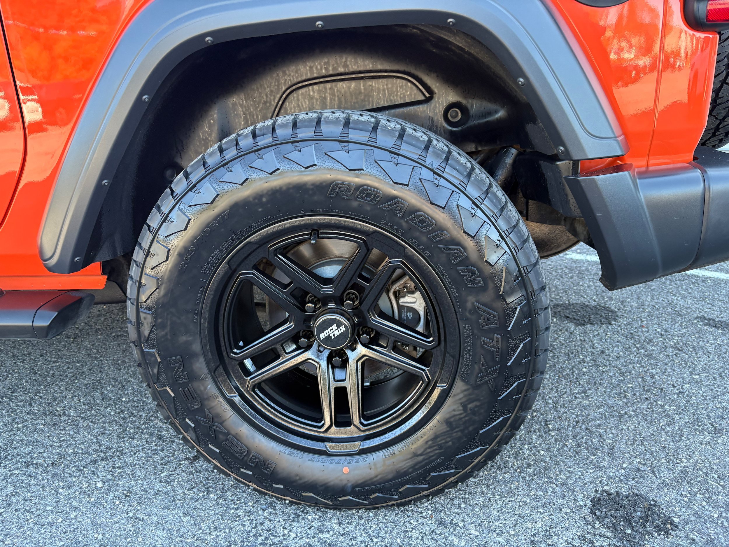 Used 2018 Jeep Wrangler Sport w/ Quick Order Package 28S AWD/4WD image 11