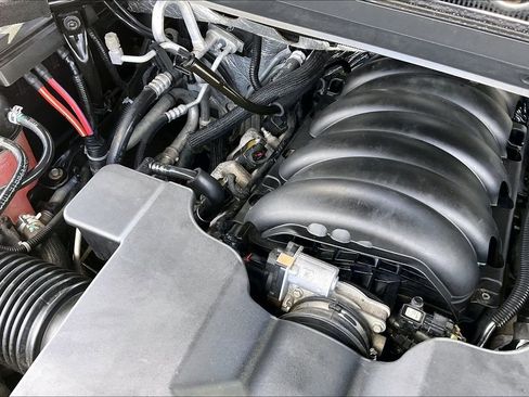 Used 2018 Chevrolet Suburban LT RWD image 32