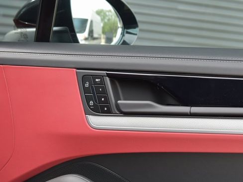 Certified 2025 Porsche Cayenne image 28