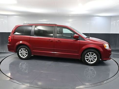 Used 2014 Dodge Grand Caravan SXT w/ Rear Park Assist Package image 3