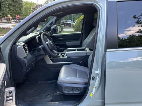 Used 2025 Toyota Tundra Limited AWD/4WD image 16