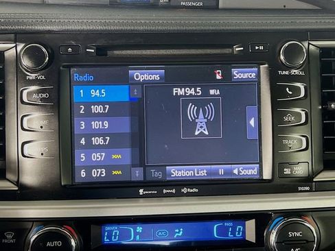 Used 2019 Toyota Highlander XLE FWD image 21