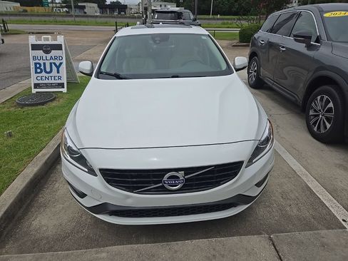 Used 2018 Volvo S60 T5 Dynamic w/ Vision Package FWD image 2
