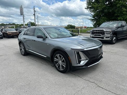 Used 2024 Cadillac Lyriq Luxury w/ LPO, Floor Liner Package RWD image 2