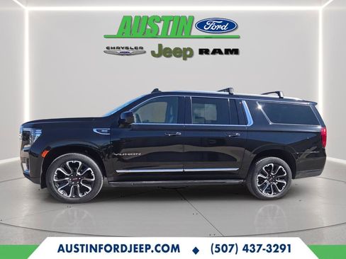 Used 2023 GMC Yukon XL SLT image 2