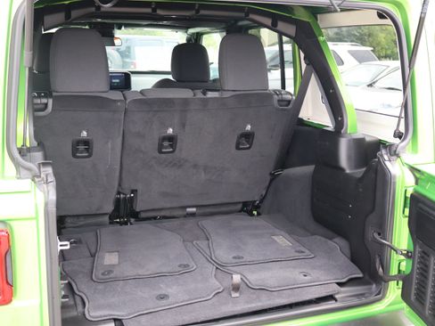Used 2025 Jeep Wrangler Unlimited Sport AWD/4WD image 9