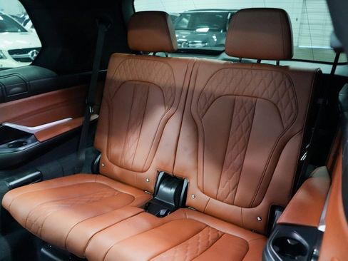 Used 2022 BMW X7 M50i w/ Dynamic Handling Package image 22