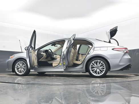 Used 2019 Toyota Camry XLE image 40