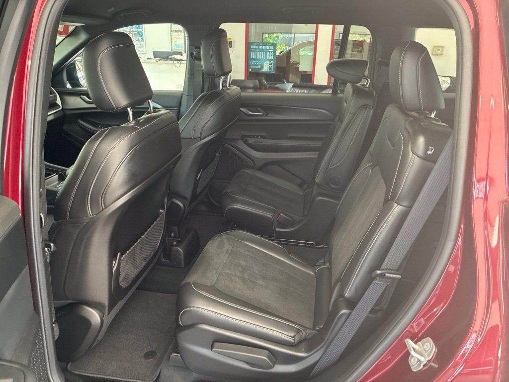 Certified 2025 Jeep Grand Cherokee L Laredo AWD/4WD image 13