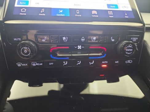 New 2025 Jeep Grand Cherokee L Limited w/ Luxury Tech Group II image 25