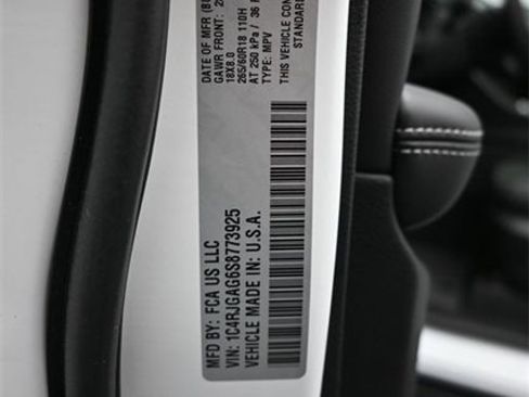 New 2025 Jeep Grand Cherokee Laredo image 16