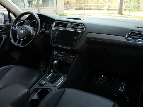 Used 2019 Volkswagen Tiguan SE w/ Panoramic Sunroof Package image 26