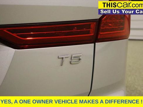Used 2019 Volvo XC60 T5 Momentum w/ Premium Package FWD image 12